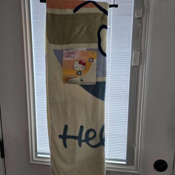 Hello Kitty TWIN blanket - Picture 1 of 1